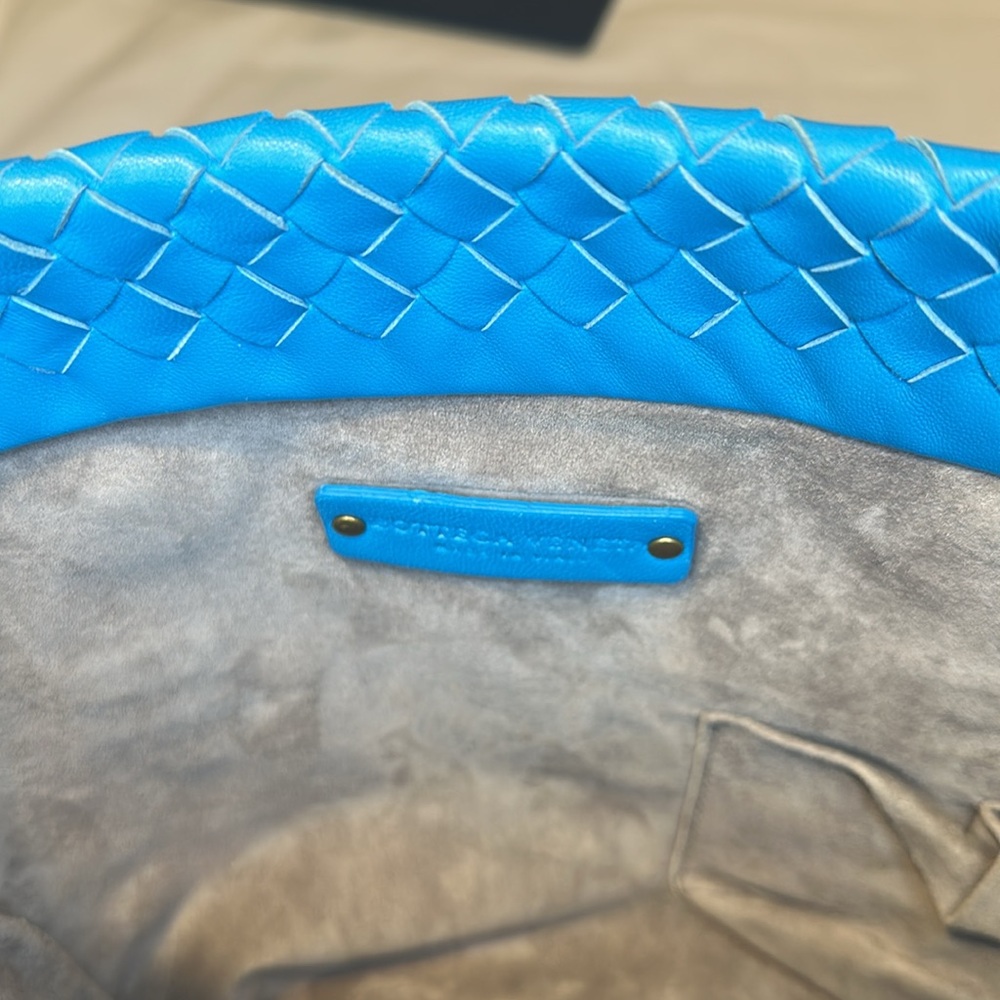 Authentic Bottega Veneta intrecciato Leather blue tote. Luxury Shoulder bag - Picture 15 of 16